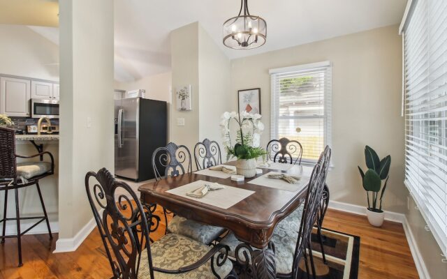 Savannah Home w/ Patio & Grill ~ 2 Mi to Downtown
