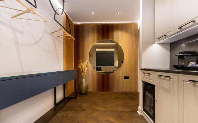 One Luxury Suites