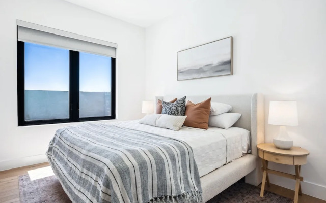 Break Point 6 Bedroom Home