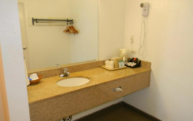 Rodeway Inn Alameda-Oakland