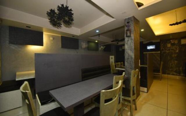 OYO 8950 Hotel Jhankar