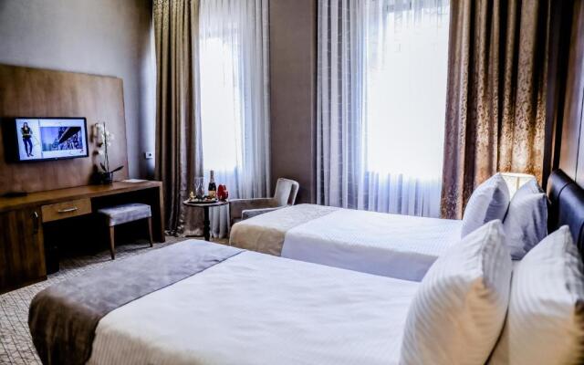 Addison Hotel