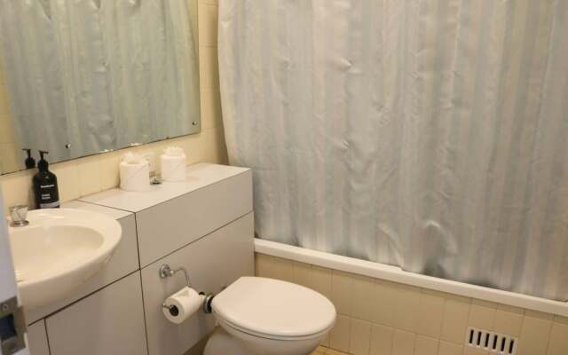 Cosy Newtown Studio Apartment With Swimming Pool