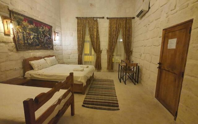 Mons Masius Hotel