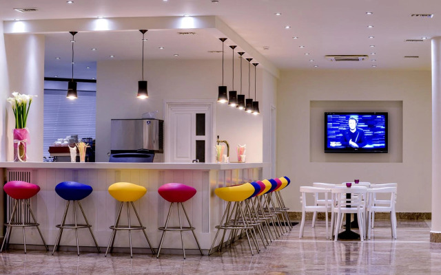 Elios Hill - Sun Kissed Happiness Hotel
