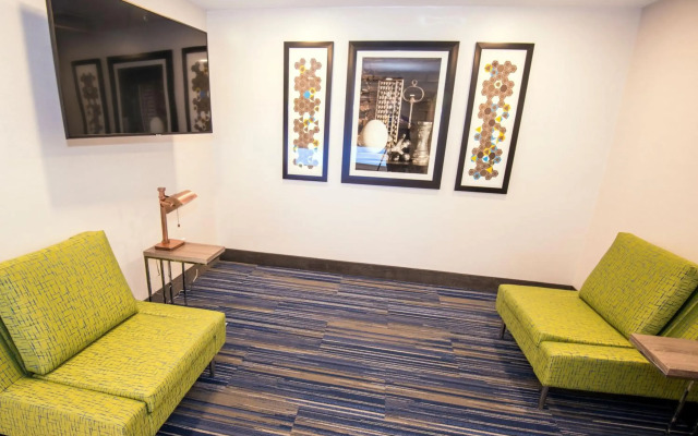 Holiday Inn Express Hotel & Suites Hinton by IHG