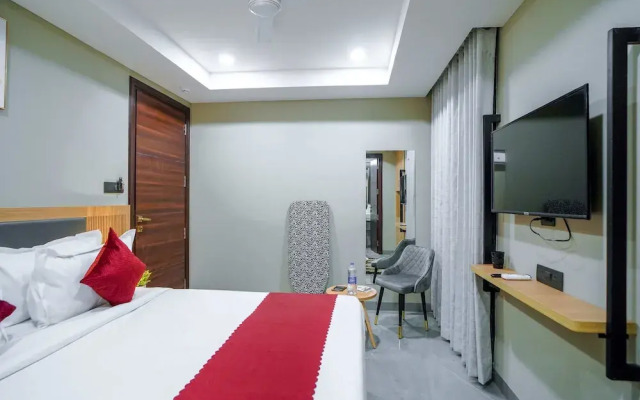 Saltstayz Select - Golf Course Road & Sector 57