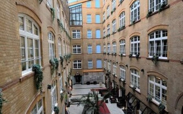 Singer109 Hostel