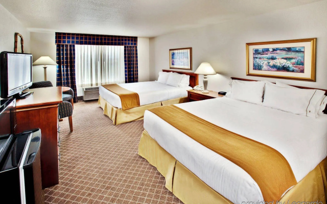 Holiday Inn Express & Suites Ames by IHG
