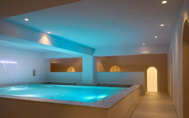 Crystal Blue Aparthotel