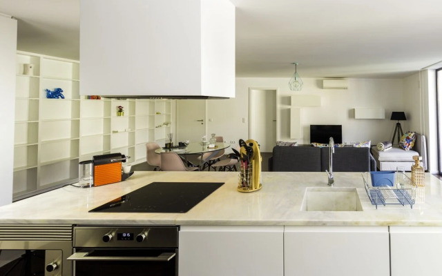 Guest H4U Bonjardim Pop Art City Center