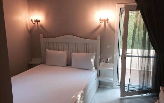 Erythros Boutique Hotel