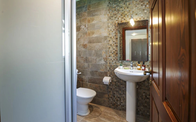 Summer Breeze Maisonette with Terrace by Getaways Malta
