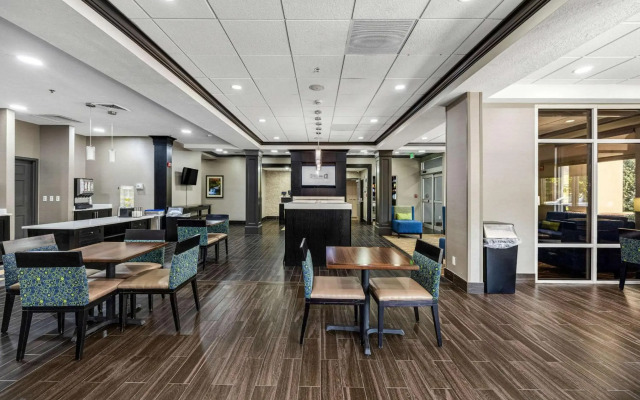 Comfort Inn & Suites Logan Near University