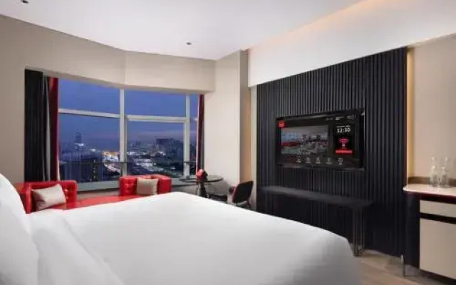 Radisson RED Hotel Zhuhai Gongbei Port