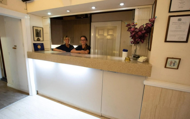 The Corner House Hotel Gatwick