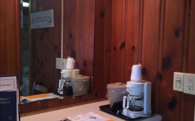 Captain's Cove Motel