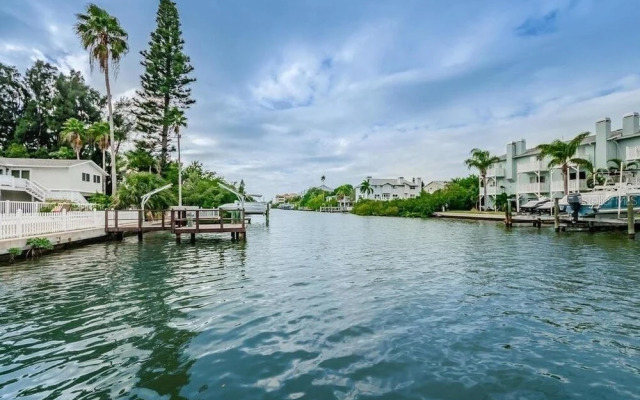 On The Rocks 6 Bedroom Home by Redawning