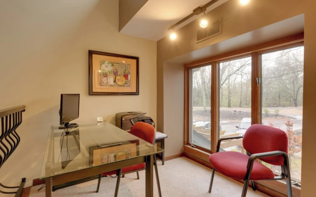 Stunning Southaven Estate: Pool & Spacious Deck!
