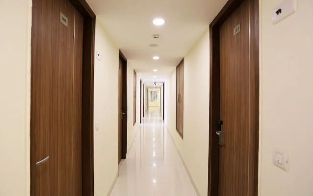 OYO 12674 Hotel Decent Palace