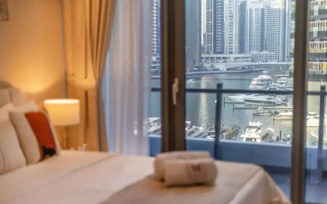 Stylish Marina-front 2BR Near Top Attractions