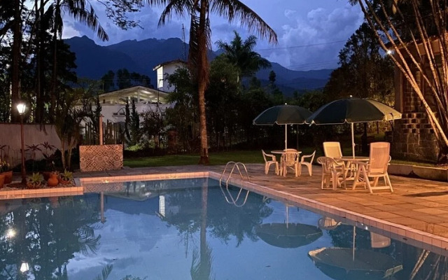 Village Colonial Hotel