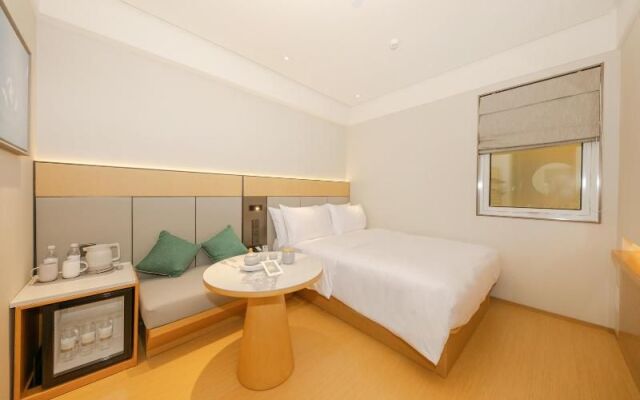 Ji Hotel(Chaoyang North Road, Communication Univer