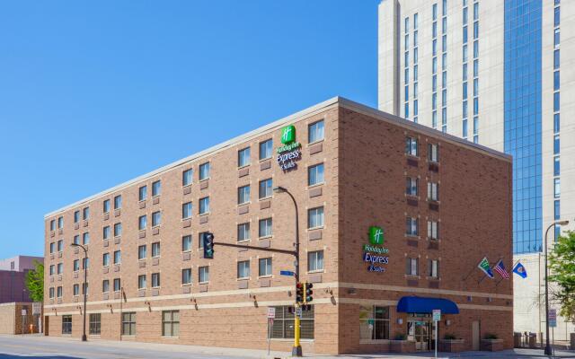 Holiday Inn Express Hotel & Suites Downtown Minneapolis, an IHG Hotel