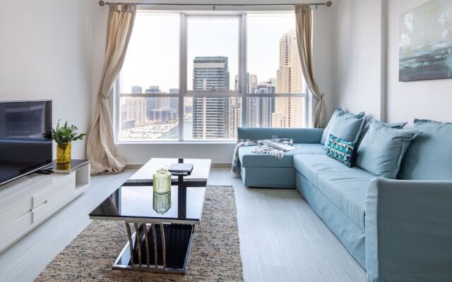Panoramic 1BR Apartment In Dubai Marina
