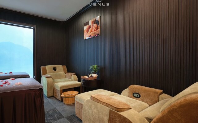 Venus Halong Cruises