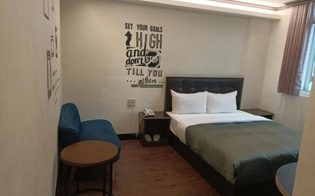 Holiday Business Hotel