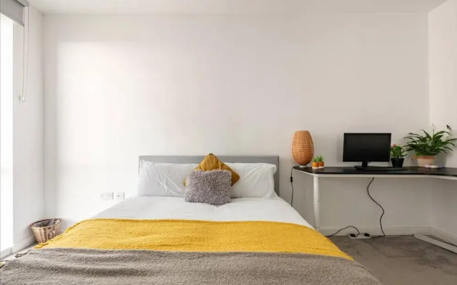 Impeccable 2-bed Apartment in Wembley