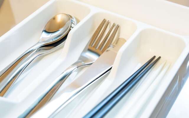 S Flat Kasugade Naka