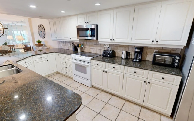 Inlet Reef 205 2 Bedroom Apts by RedAwning