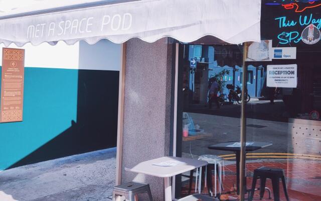 Met A Space Pod @ Arab Street