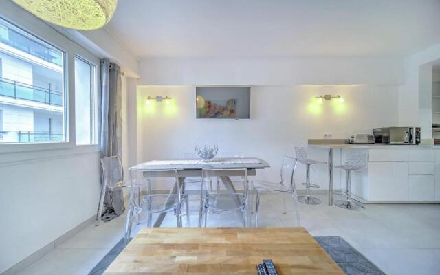 Cannes premium 3 BR 2 bath fully renovated heart of town by Olam Properties