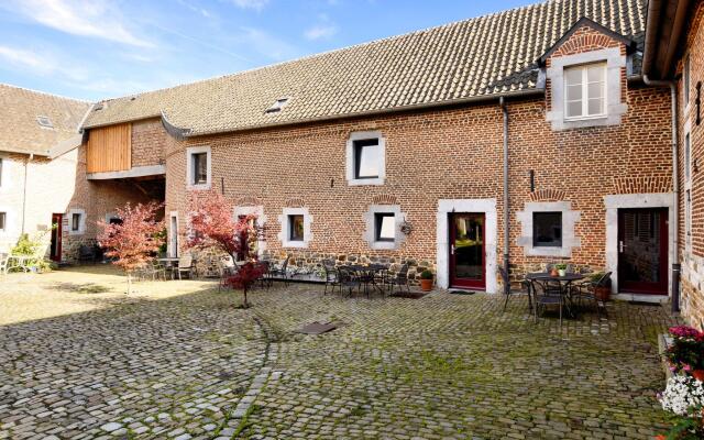 Pleasing Holiday Home in Richelle With Garden, Terrace, BBQ