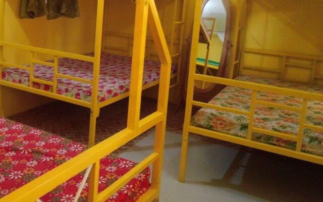 Yellow HOUSE Vacation Rental