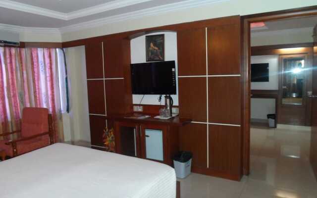 Hotel PLR Grand