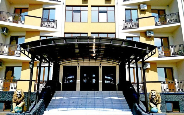 Royal Tower Apartment