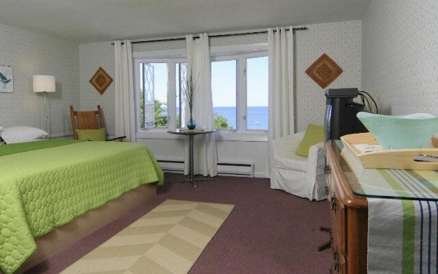 Eagle House Beachside Motel