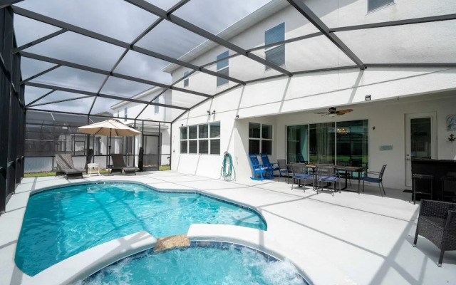 Spacious 6-bedroom Retreat Near Disney Parks