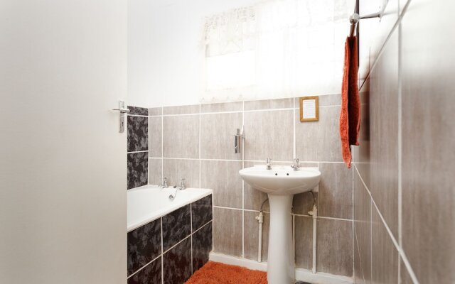 Gariep Dam SunRose Group of Guest Houses