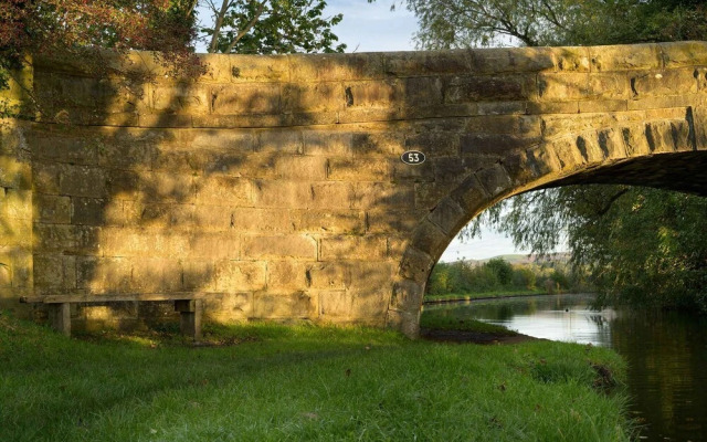 Orchard Glamping -willow Pod