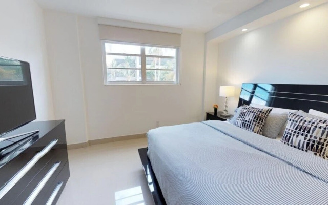 Premium 2 Bedroom + Den Apartment Or201