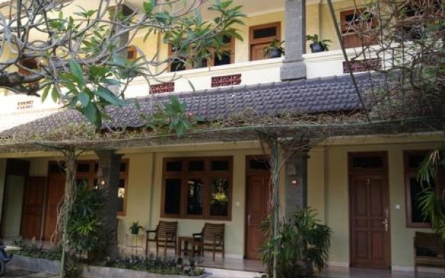 Puri Bunga Inn