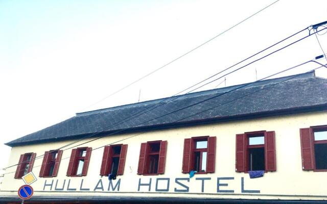 Hullam Hostel