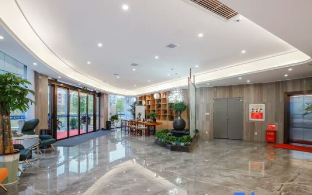 Yunqi Smart Hotel (Xingyi Menglecheng Jushan Square)