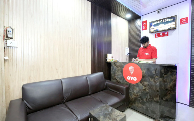 OYO 11642 Hotel Golden Grand