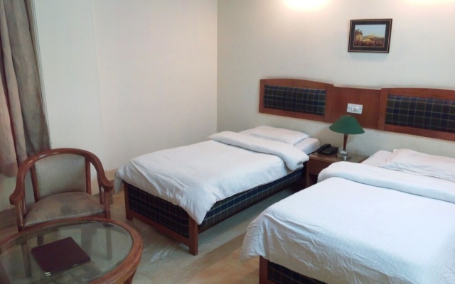 Hotel Queens Residency – Guest Rooms – Gurugram